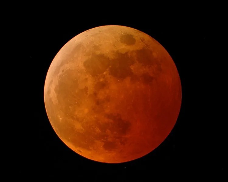血月 (图源: NASA )