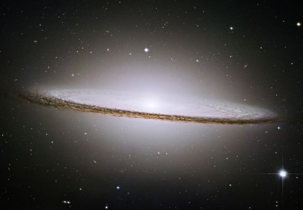 完美圆盘/阔边帽星系