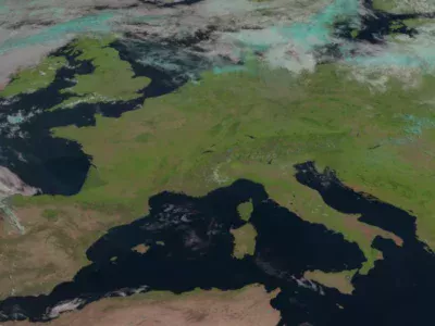 欧洲天气预报卫星 EUMESAT 在 2022 年 7 月的热浪中捕捉到了欧洲异常无云的景象。